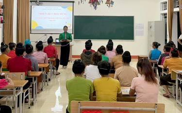 Literacy class in Thach Luong commune, Nghia Lo town.