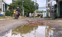 ダナンの穴だらけの道路で悲惨な暮らし