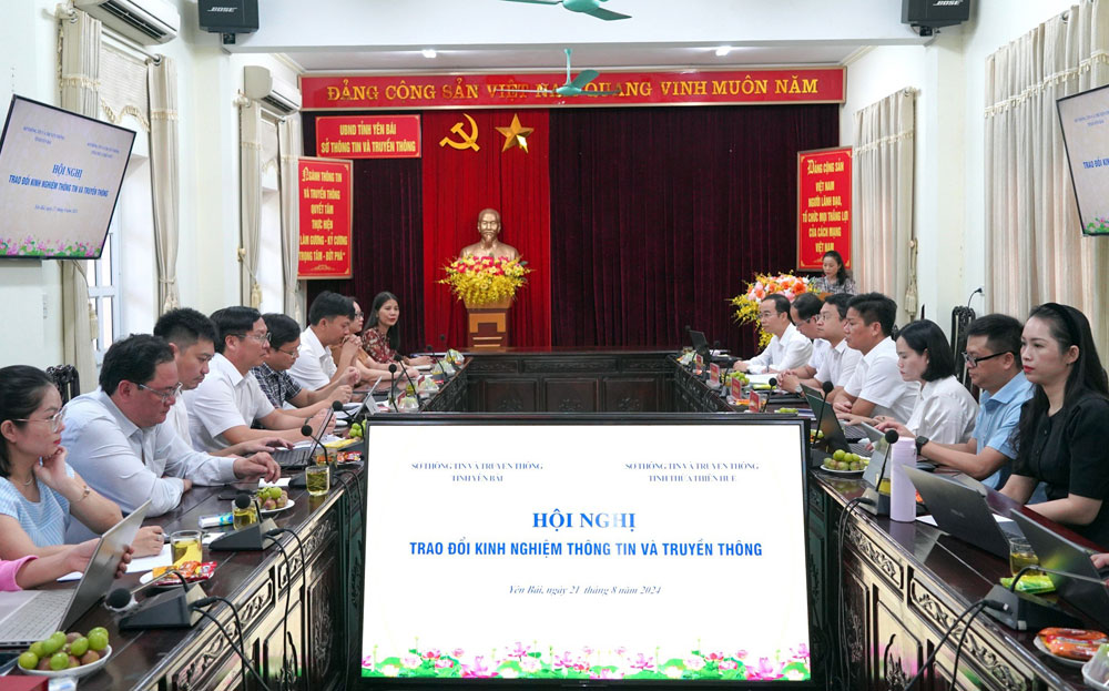 Exchange of experience in information and communication work between Yen Bai and Thua Thien Hue picture 1