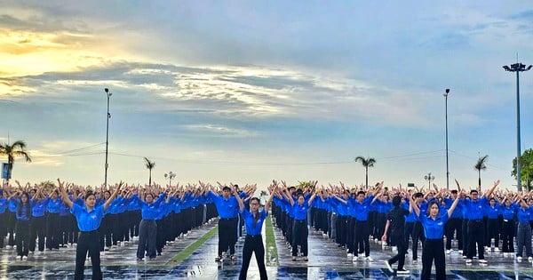 3 000 jeunes se produisent à l'unisson pour accueillir le Congrès de l'Union de la jeunesse vietnamienne de la province de Binh Dinh