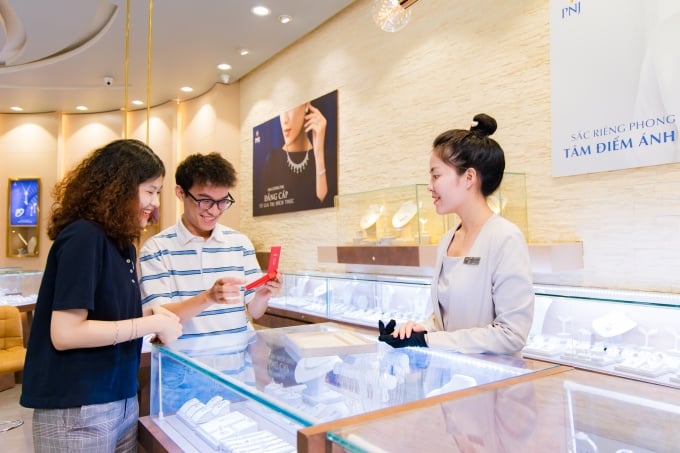 PNJ continuously develops new customers, gaining more market share in retail channels. Photo: Viet Hung