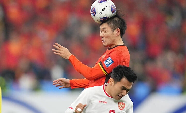 Indonesia (white shirt) lost to China.
