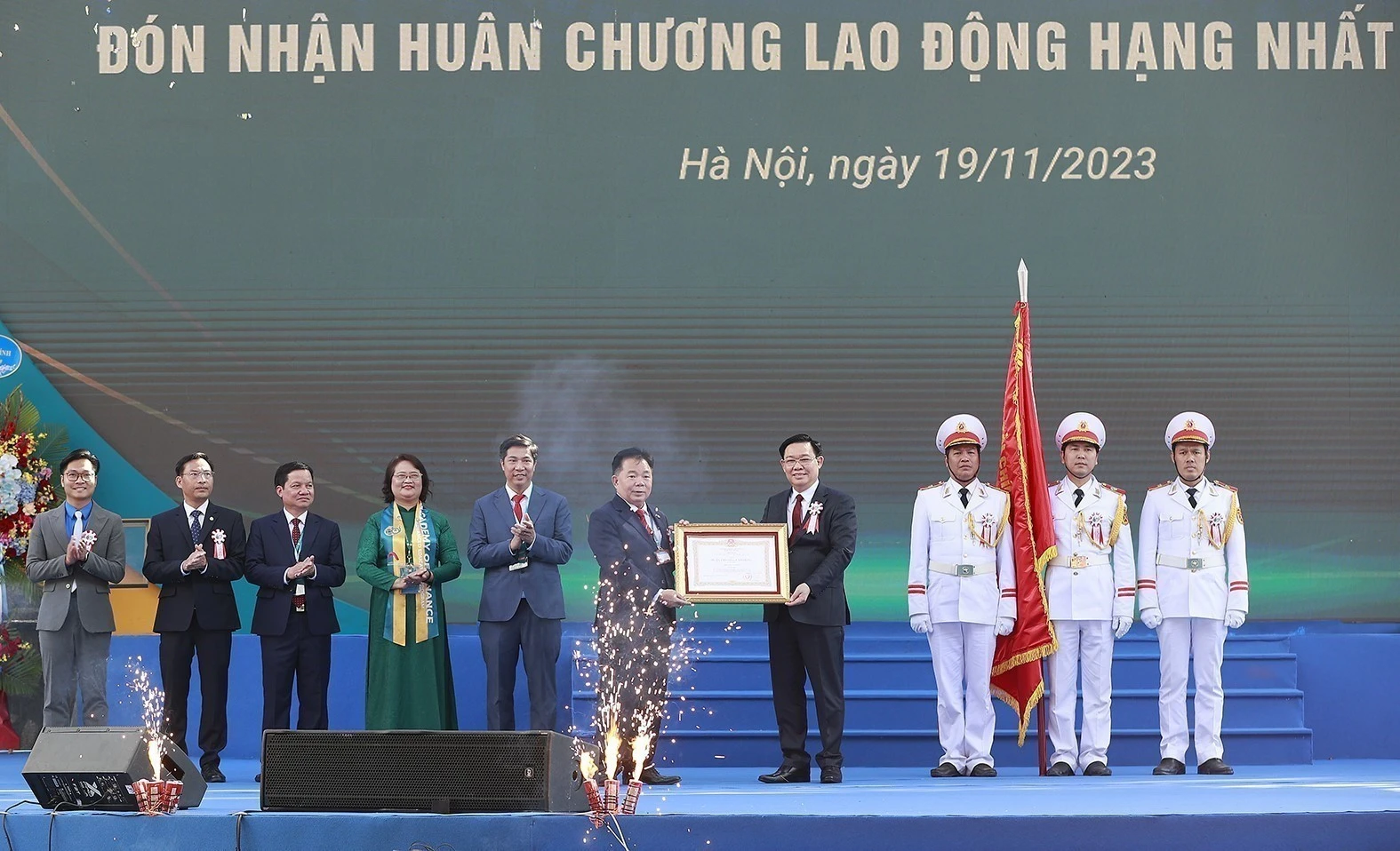 Chủ tịch Quốc hội Vương Đình Huệ dự Lễ kỷ niệm 60 năm Học viện Tài chính - Ảnh 2.