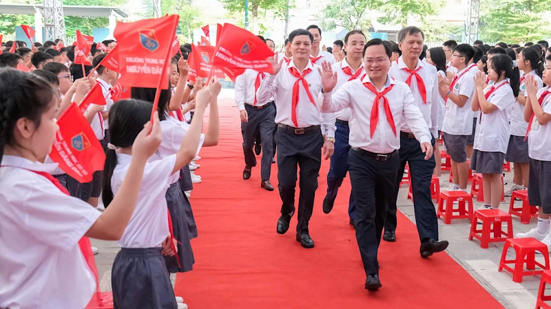 Los profesores y estudiantes de Bac Ninh están entusiasmados y confiados al comenzar el nuevo año escolar.