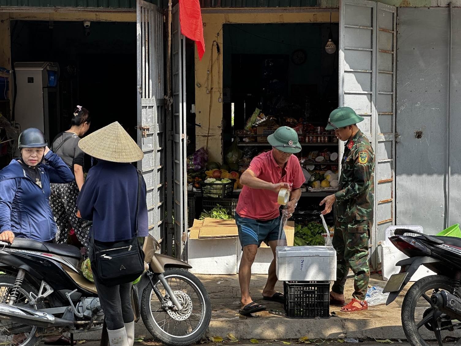 Người dân Bạch Long Vĩ chủ yếu phát triển kinh tế nhờ cung cấp dịch vụ hậu cần nghề cá