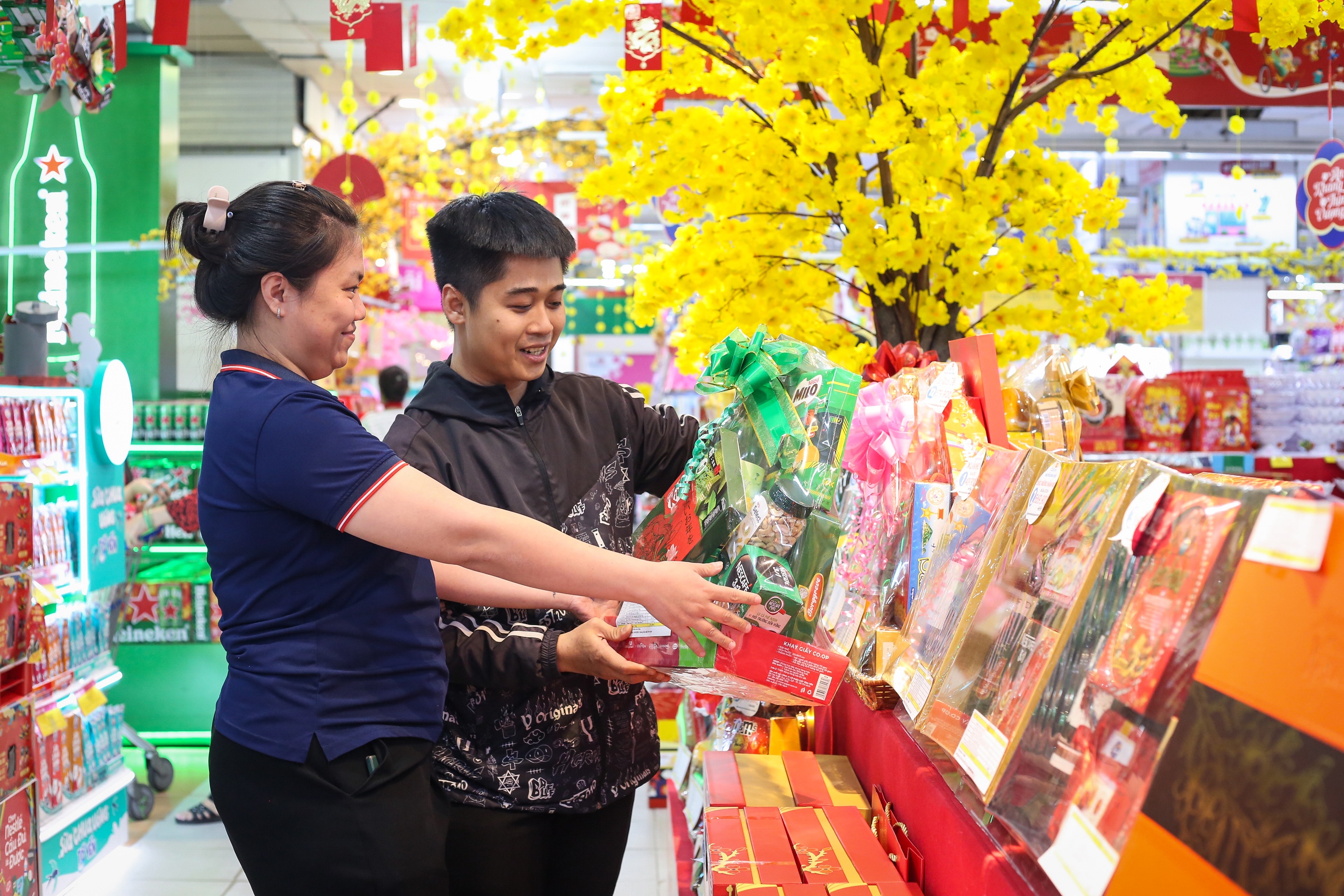 Tết này không lo hàng thiết yếu tăng giá- Ảnh 2.