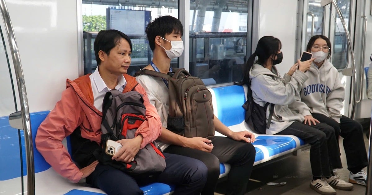 Một đại học sử dụng xe buýt nhanh kết nối metro phục vụ giảng viên, sinh viên