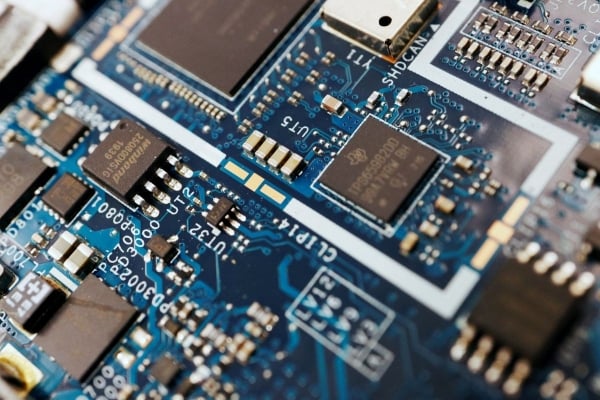 China gasta mucho en equipos para la fabricación de chips, superando a una serie de "grandes" de la industria