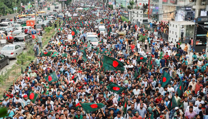 Wie ist die Lage in Bangladesch, nachdem die Studenten den Premierminister gestürzt haben?