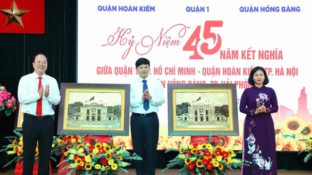 Kỷ niệm 45 năm kết nghĩa 3 quận trung tâm của 3 thành phố lớn