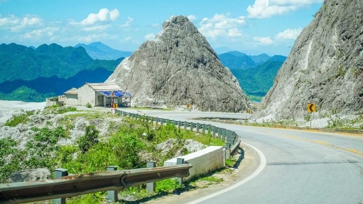 화이트 스톤 패스(White Stone Pass) - 북서부 중심부의 마법같은 "눈 덮인" 도로