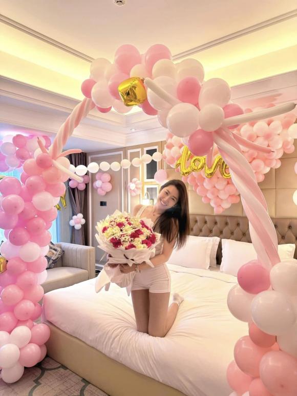 Thuy Ngan celebrates her birthday with a pink party. Photo: Facebook character