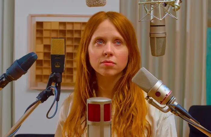 Nhạc sĩ, nghệ sĩ thử nghiệm Holly Herndon sử dụng giọng hát do AI tạo ra trong các tác phẩm của mình. Ảnh: Insider