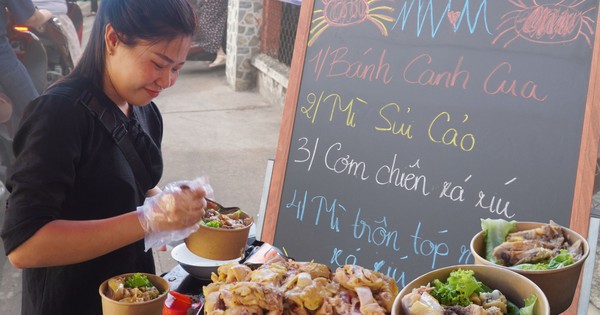 GenZ-Mädchen eröffnet „unstabiles“ Restaurant, um ihren Eltern zu danken