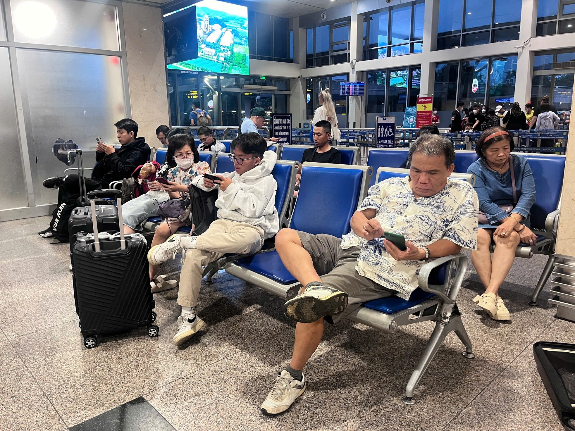 Escena dentro del aeropuerto de Tan Son Nhat antes de las vacaciones del 2 de septiembre, foto 3