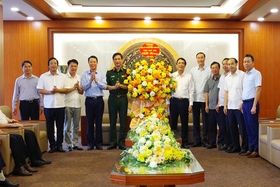 Leaders of Military Region 2 work with provincial leaders