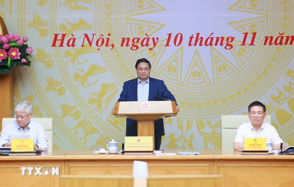 Prime Minister Pham Minh Chinh chairs the first meeting of the Central Steering Committee to eliminate temporary and dilapidated houses nationwide. (Photo: Duong Giang/VNA)