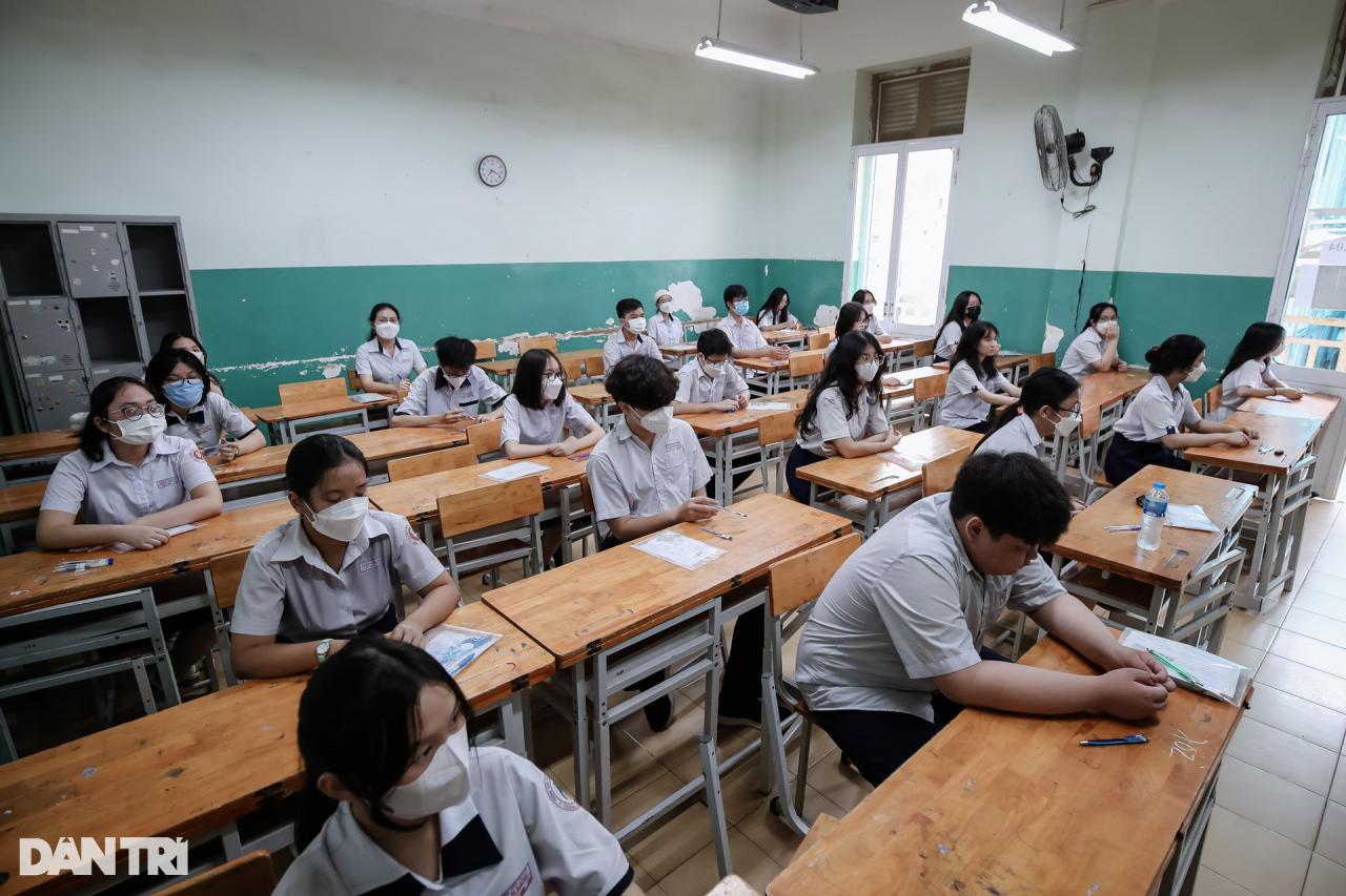 Thí sinh vỡ òa ở môn thi đầu tiên kỳ thi tuyển sinh lớp 10 tại TPHCM - 5