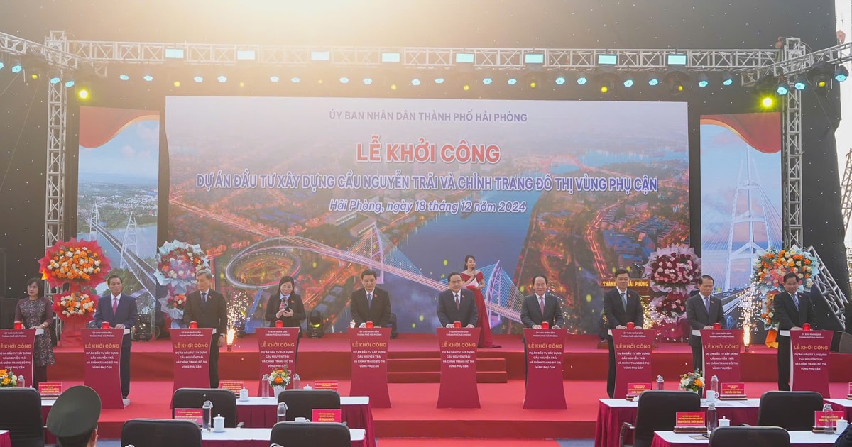 El presidente de la Asamblea Nacional asiste a la ceremonia inaugural del puente Nguyen Trai en Hai Phong