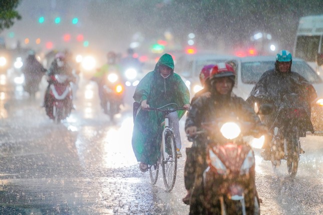 In der südlichen Region beginnt die Regenzeit, in Ho-Chi-Minh-Stadt gibt es anhaltende Gewitter. Foto 1