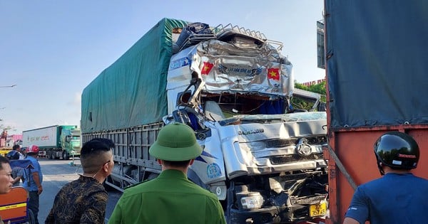 事故が多発、運転手が重傷、車体前部が変形