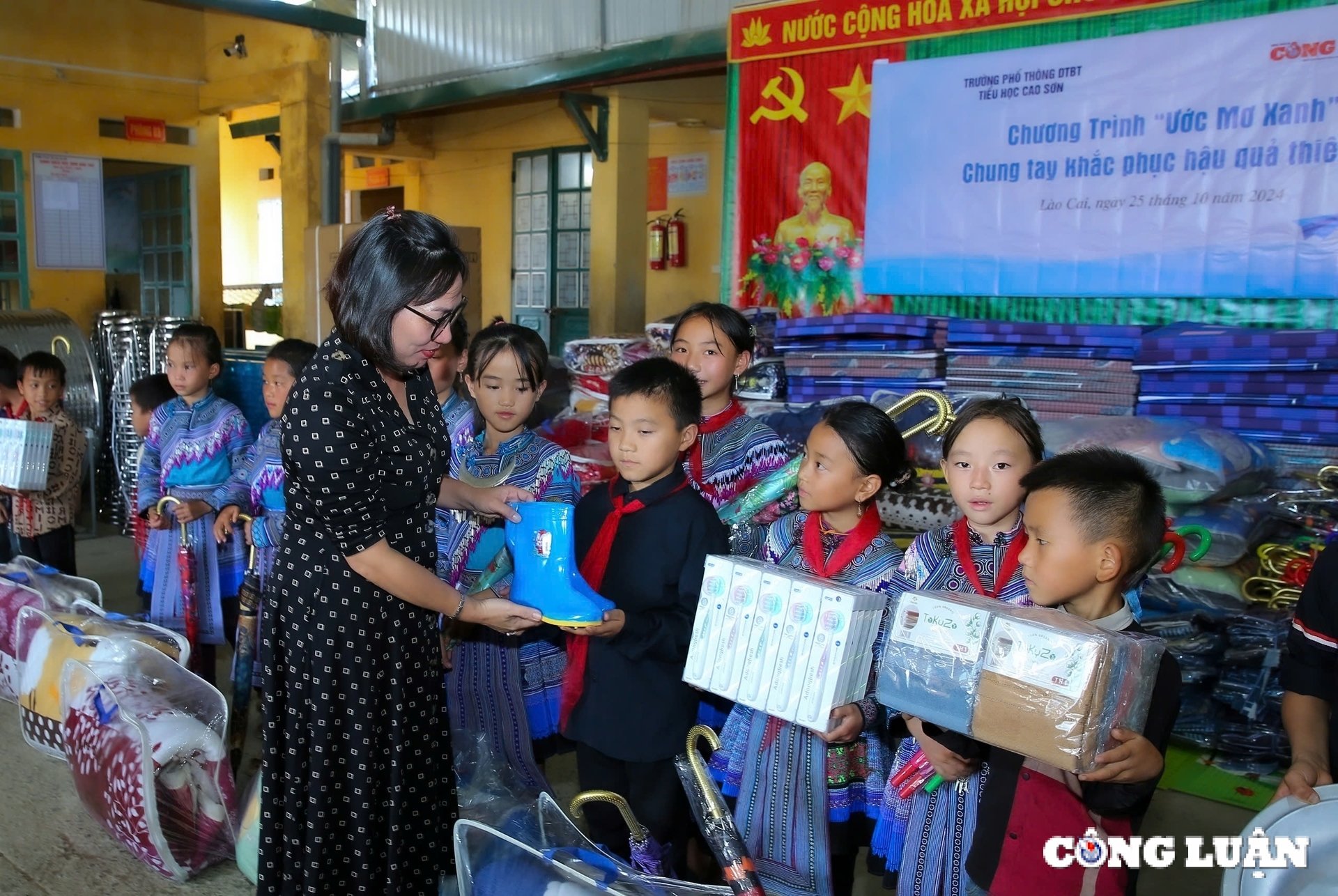 Bao Nha Bao Cong Luan bereitet Schülern in den Bergregionen der Provinz Lao Cai Freude, Bild 8