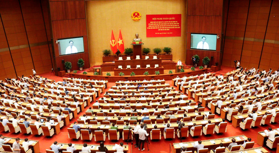 Vue de la Conférence nationale de diffusion du règlement n° 144-QD/TW sur les normes éthiques révolutionnaires des cadres et des membres du parti dans la nouvelle période, juillet 2024. Photo : Duy Linh