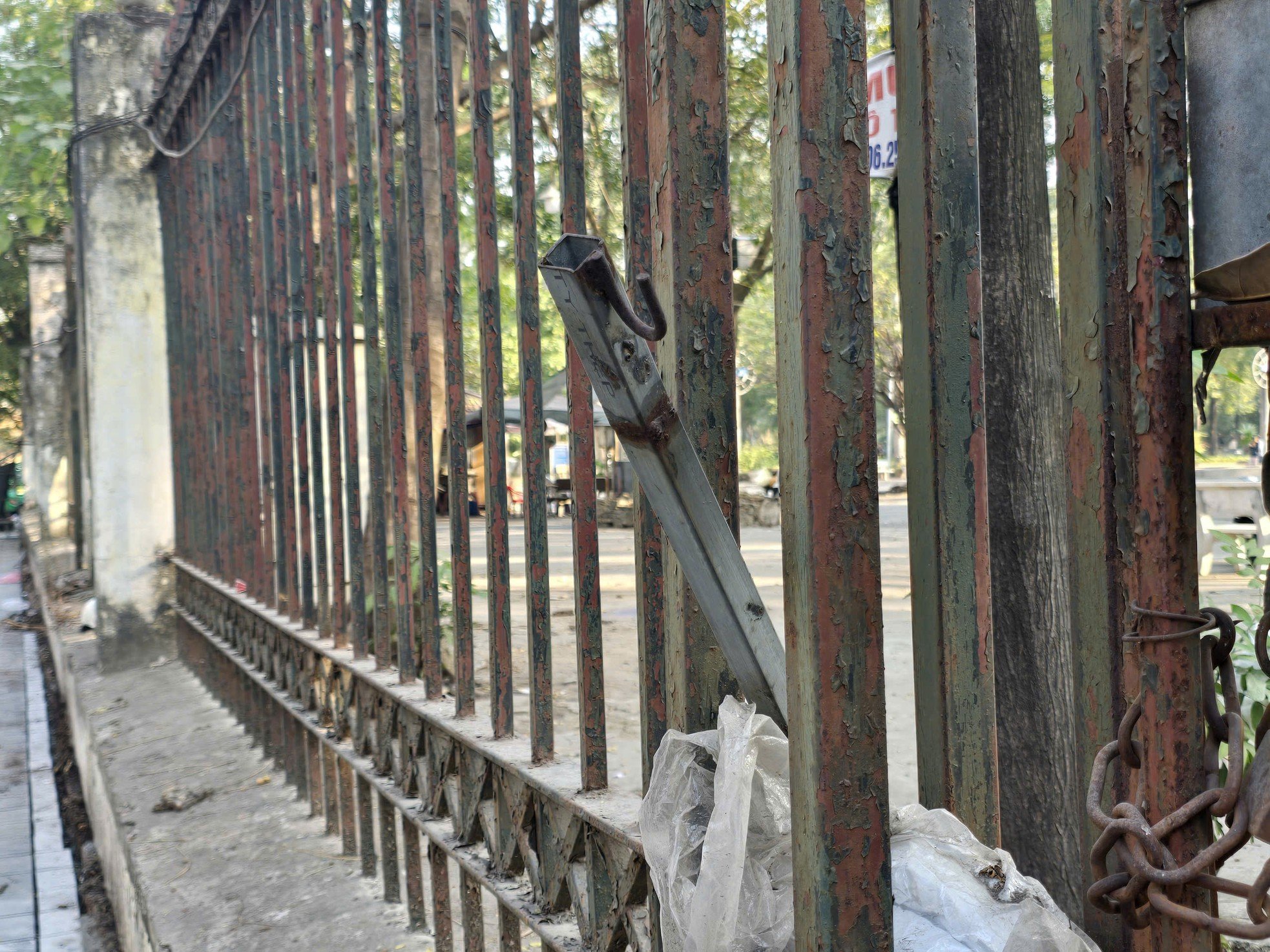 Sidewalks not yet dry but already 'shredded' by cars and motorbikes photo 8