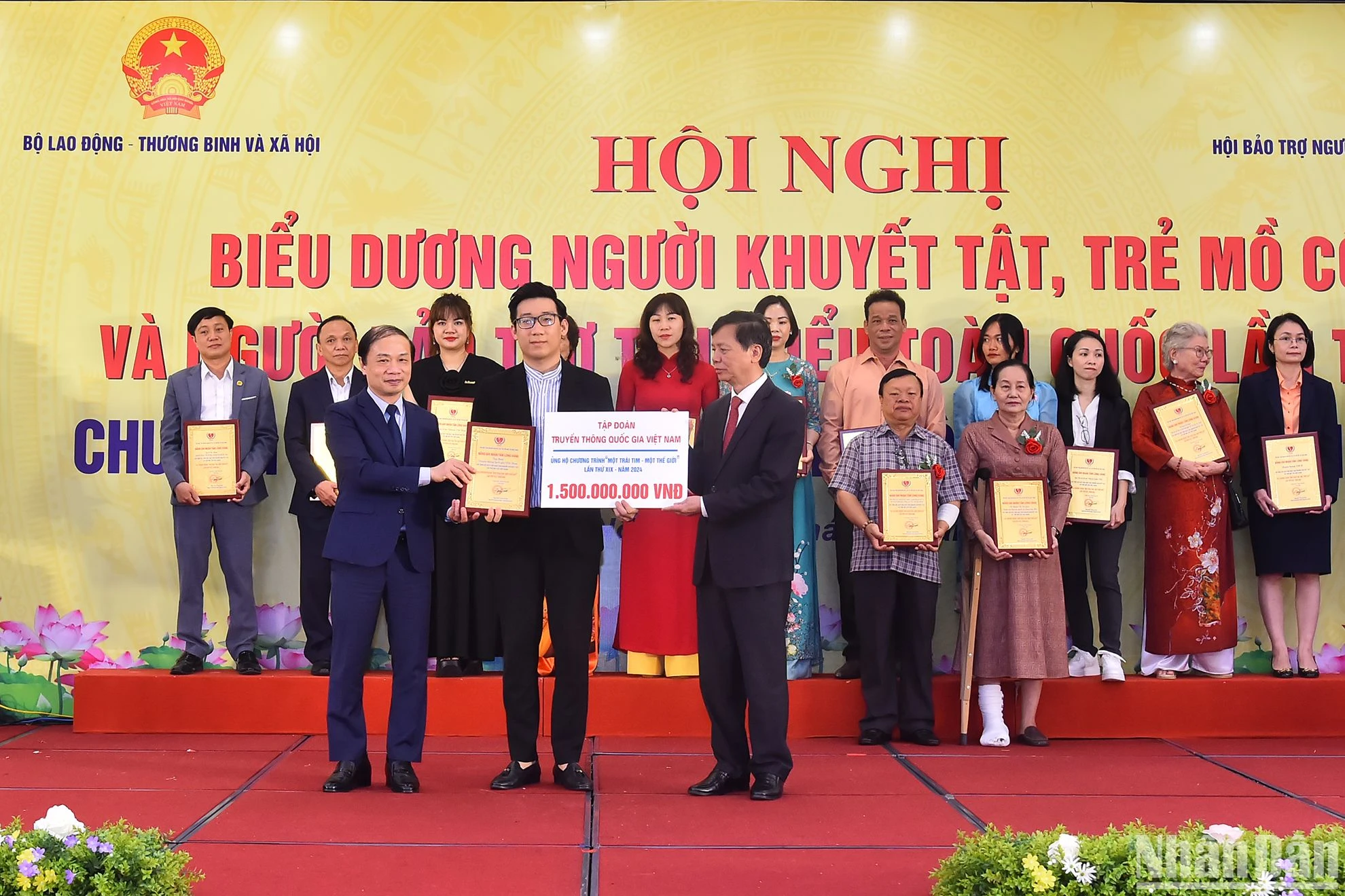 [រូបថត] សន្និសីទជាតិដើម្បីផ្តល់កិត្តិយសដល់ជនពិការ កុមារកំព្រា និងអ្នកឧបត្ថម្ភឆ្នើមឆ្នាំ 2024 រូបថត 10