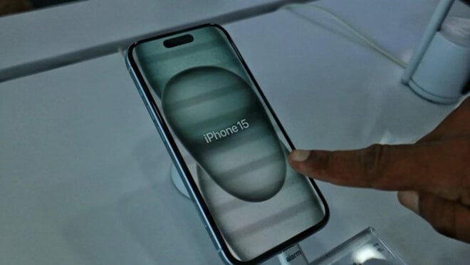 AppleはiPhone 15 ProとPro Maxの過熱問題をすぐに修正することを約束した。 （写真：Mashable）。