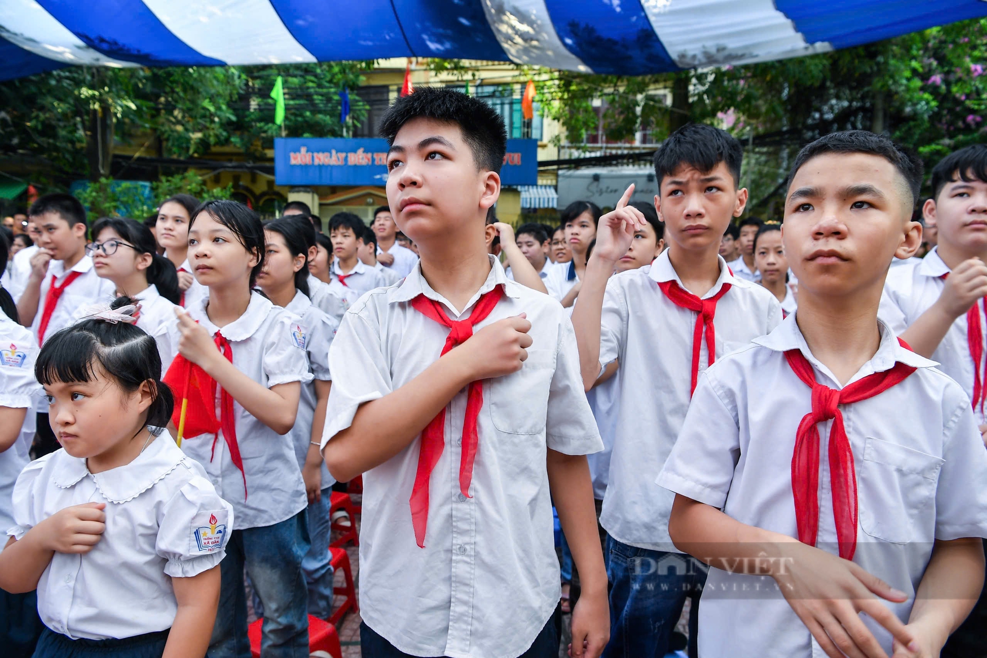 Lễ khai giảng tại ngôi trường đặc biệt nhất Hà Nội: Học sinh dùng tay 