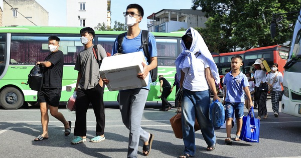 Nearly 116,000 passengers passed through 3 major bus stations in Hanoi on the occasion of National Day, September 2nd.