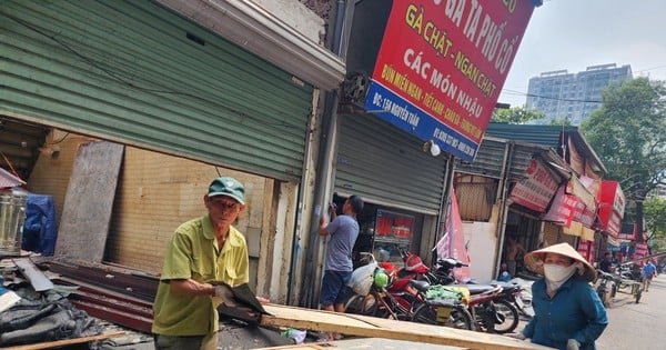 Cận cảnh hàng chục hộ gia đình tháo dỡ công trình, di dời tài sản trước ngày cưỡng chế trên đường Nguyễn Tuân