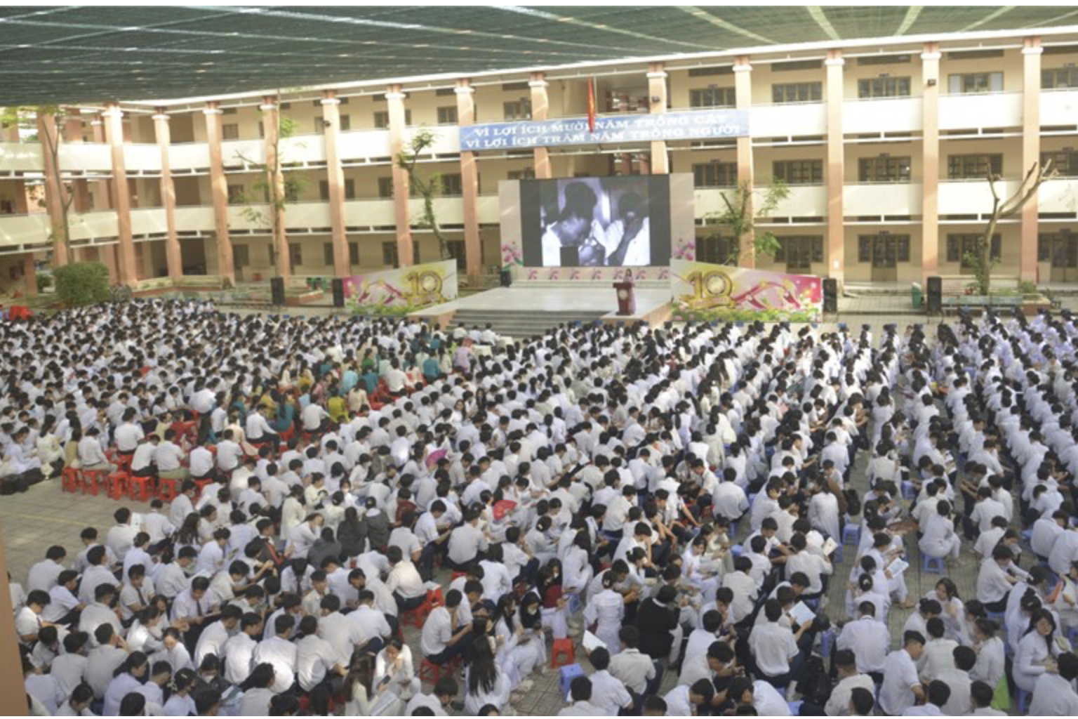 Enquête sur des milliers de clips filmés en secret dans les toilettes pour femmes d'une école de Hô-Chi-Minh-Ville