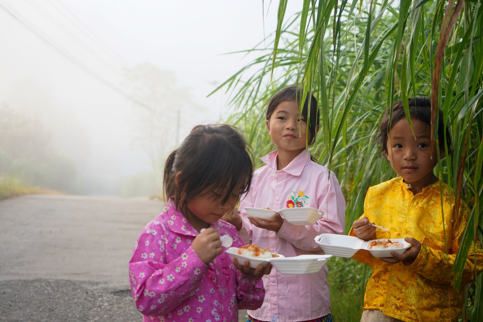 Lễ khai giảng không tiếng trống trường của cô trò vùng cao - Ảnh 6.