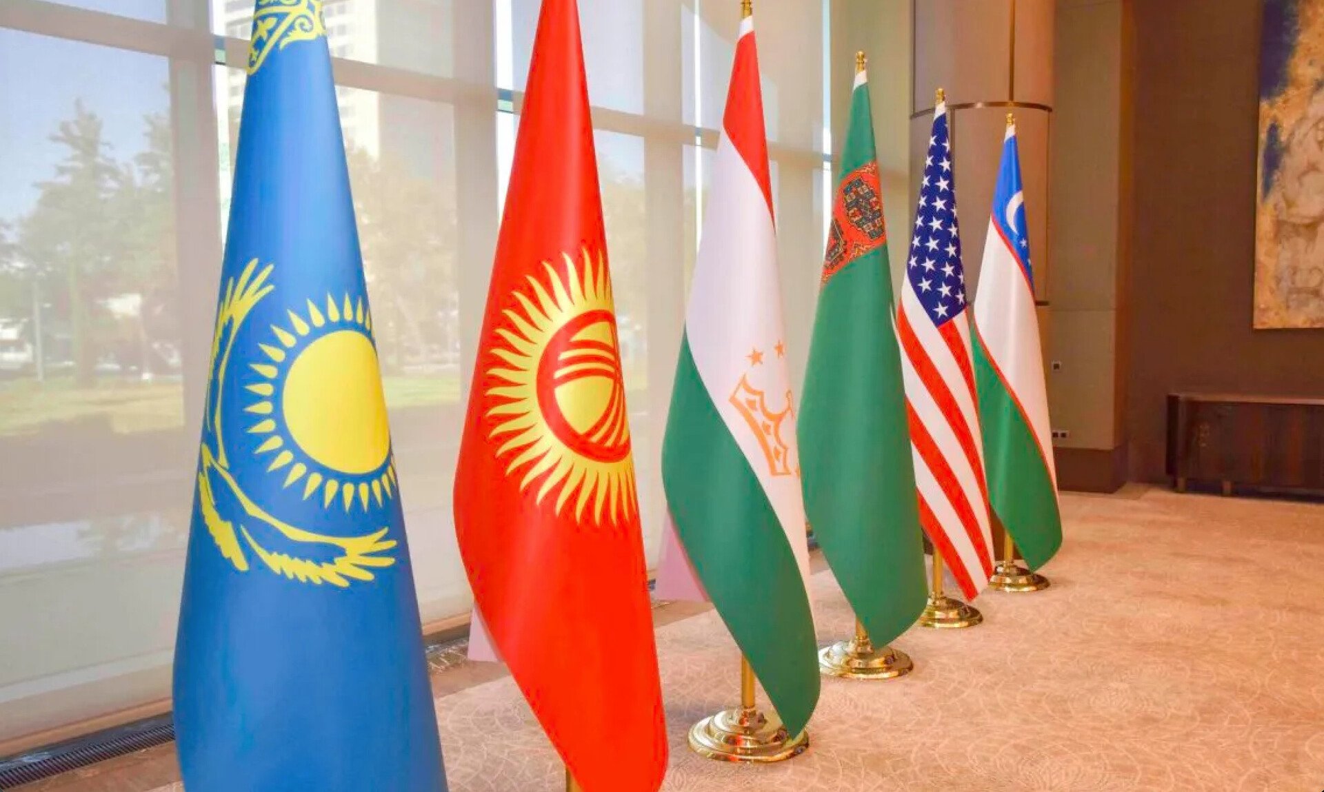 Big countries compete fiercely in Central Asia picture 1