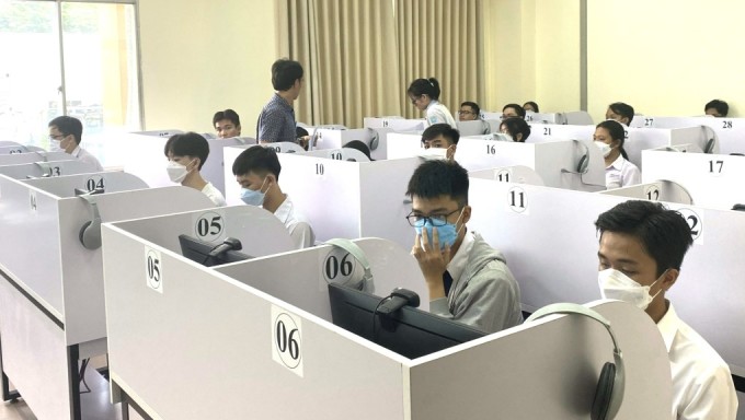 Los candidatos toman el examen de evaluación de competencias en la Universidad de Educación de la ciudad de Ho Chi Minh, junio de 2023. Foto: MQ