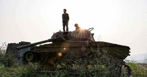 Après 70 ans, les restes de chars et d'avions français sont toujours conservés à Dien Bien Phu.