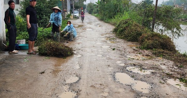 The road is badly damaged, people worry every time they have to pass through.