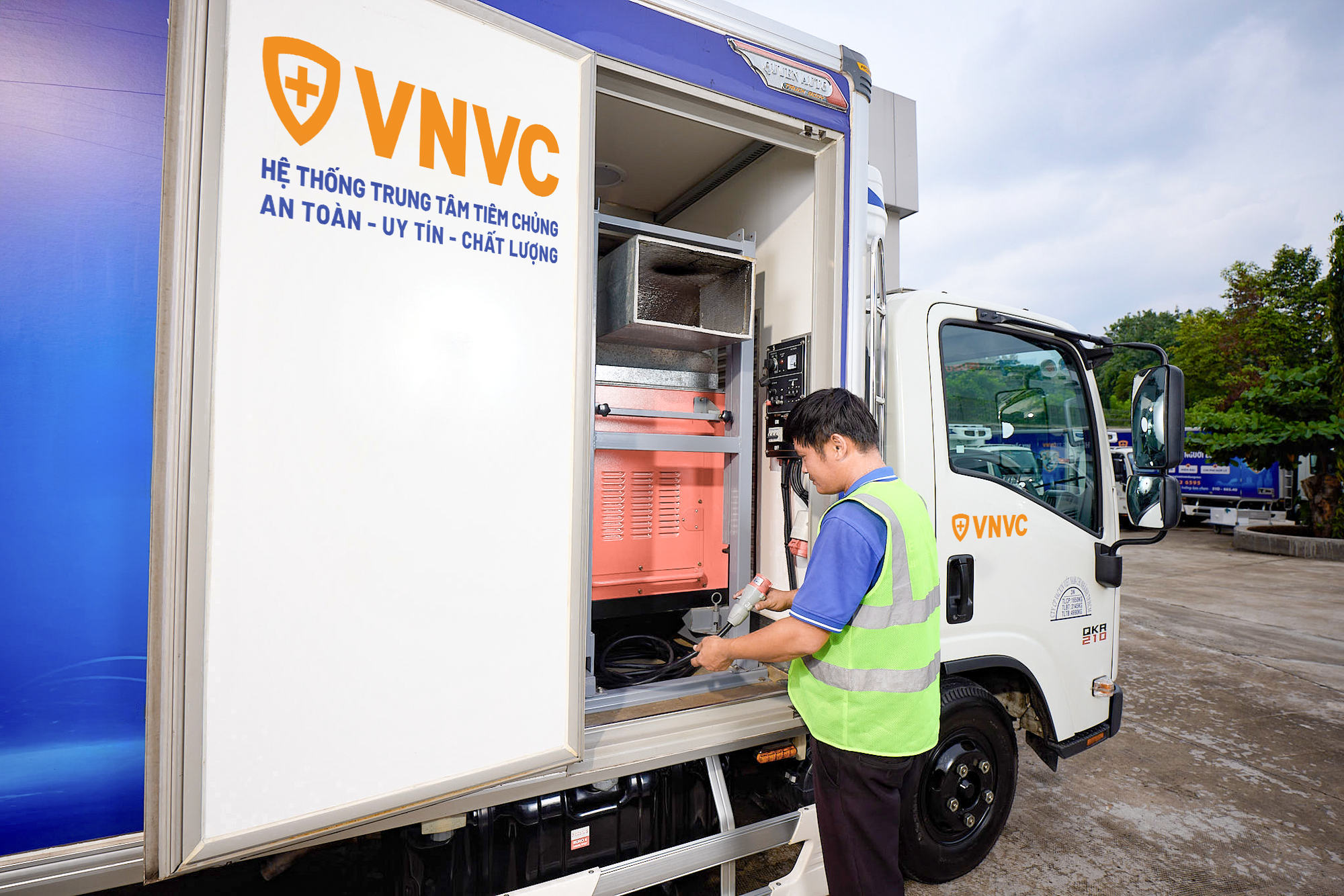 VNVC chủ lực tiêm nhiều vắc-xin sởi nhất trong ngày đầu tham gia chiến dịch của TP.HCM- Ảnh 5.