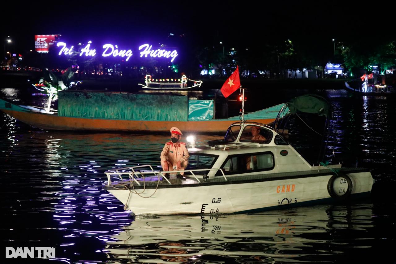 Sông Hương rực rỡ sắc màu trong đêm Tri ân dòng Hương - 10