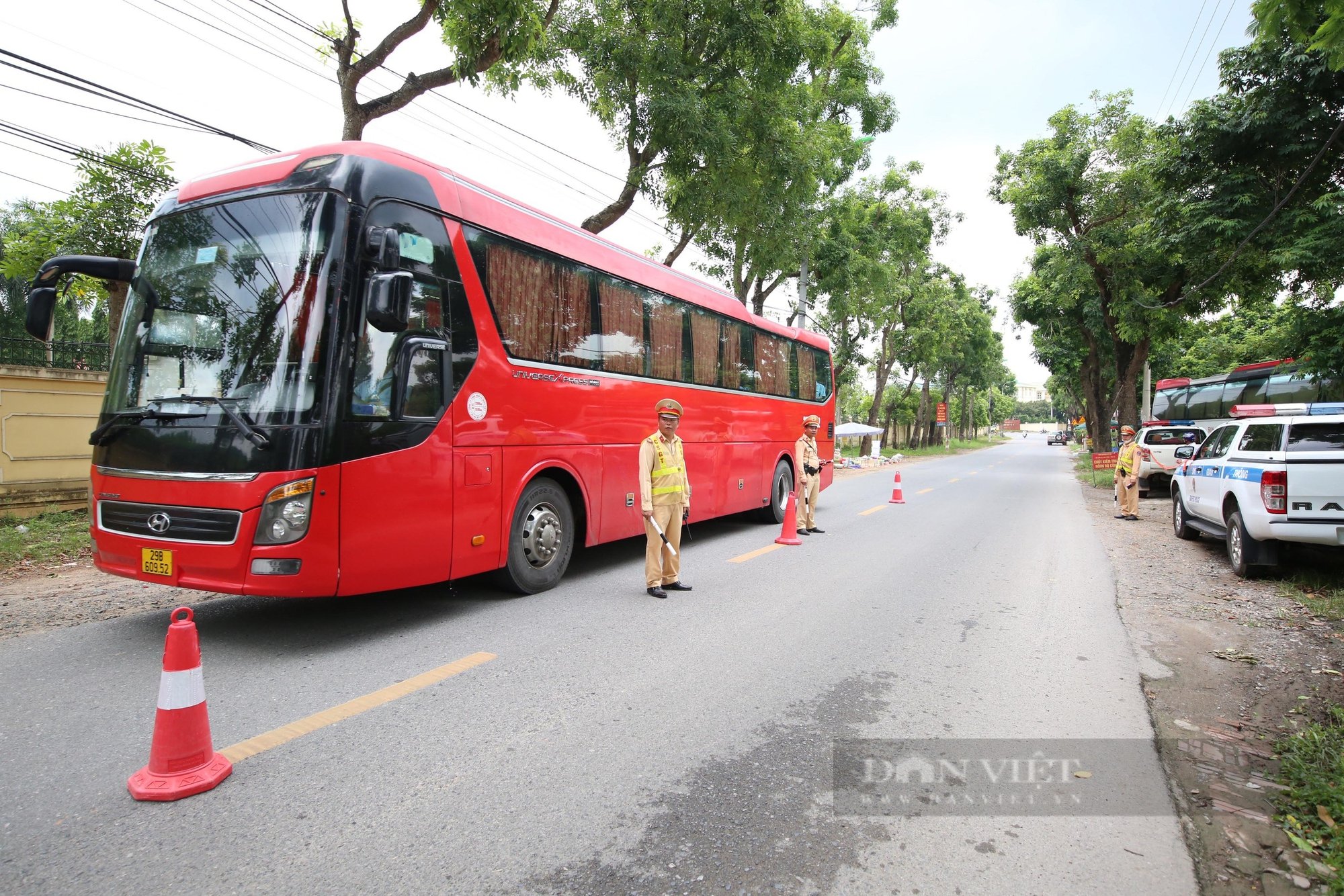 Công an xử phạt nhiều trường hợp vi phạm nồng độ cồn ở ngoại thành Hà Nội- Ảnh 3.