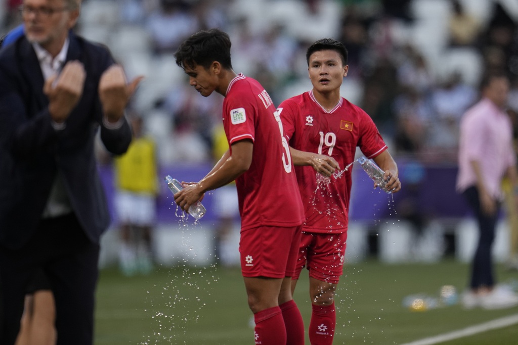 Chuyên gia: Trọng tài V-League yếu, cầu thủ Việt Nam khổ khi gặp VAR - 5