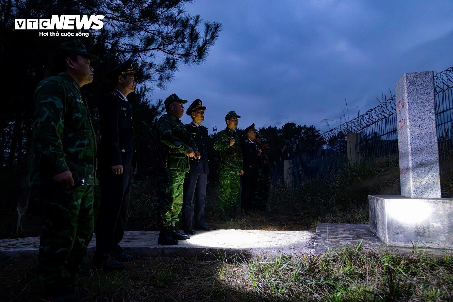 Rastreo de mercancías de contrabando en la frontera de Lang Son en vísperas del Año Nuevo Lunar - 12