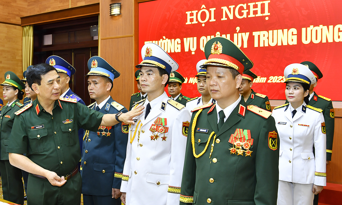 Verteidigungsministerium schlägt vor, Militäruniformen zu ändern