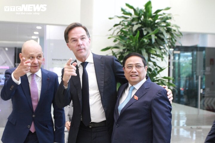 Chiều 2/11, Thủ tướng Phạm Minh Chính cùng Thủ tướng Hà Lan Mark Rutte dự và phát biểu tại Diễn đàn Doanh nghiệp Công nghệ cao Việt Nam – Hà Lan.