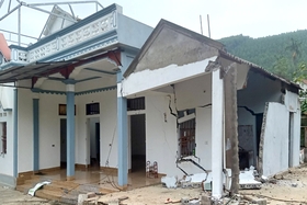 Subsidence of people's houses in Ngoc Lap commune, Yen Lap district