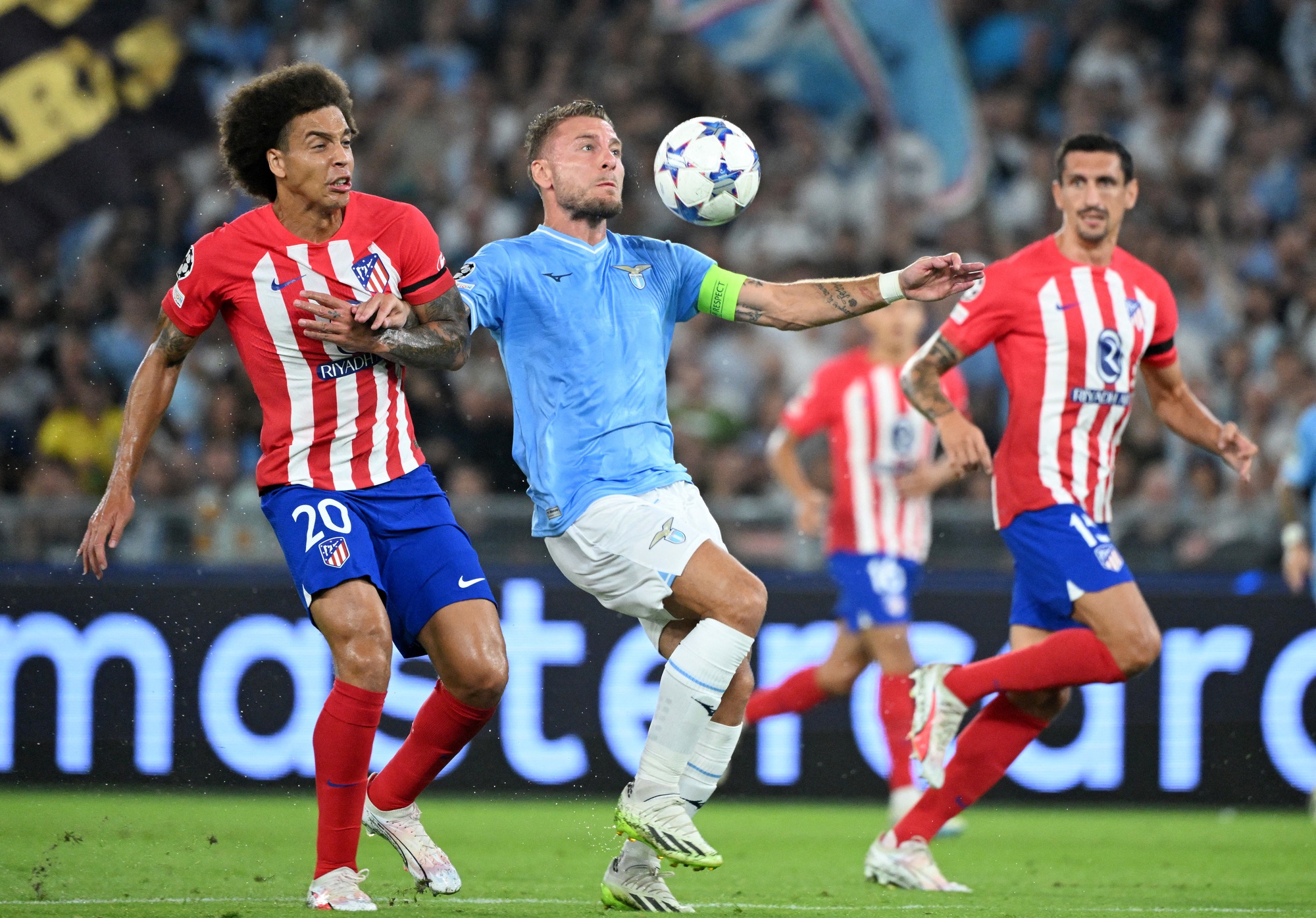 Thủ môn ghi bàn không tưởng, Lazio giật điểm từ tay Atletico Madrid - Ảnh 1.