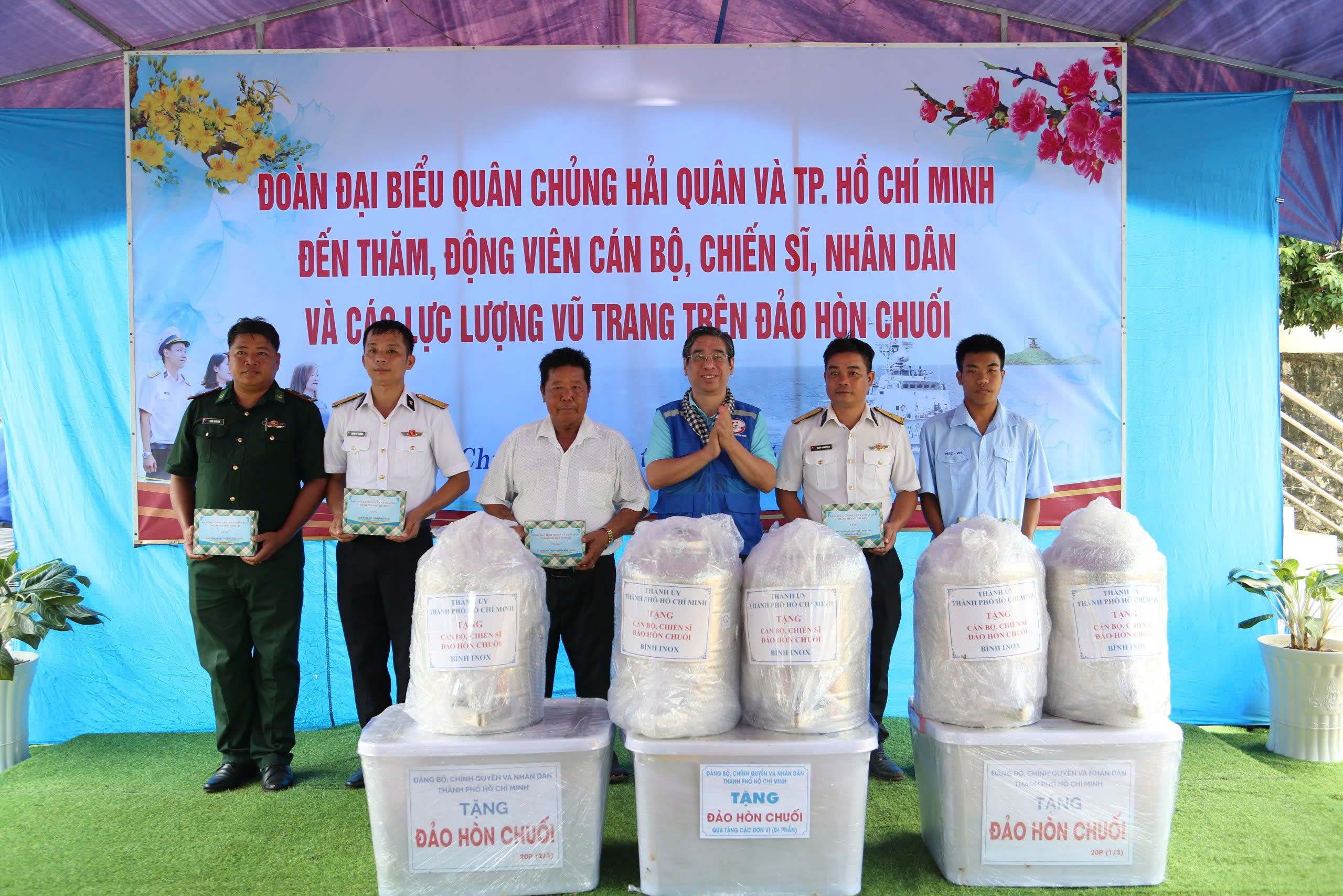 NGHĨA TÌNH TP HCM, VÌ BIỂN ĐẢO THÂN YÊU(*): Thầy giáo 