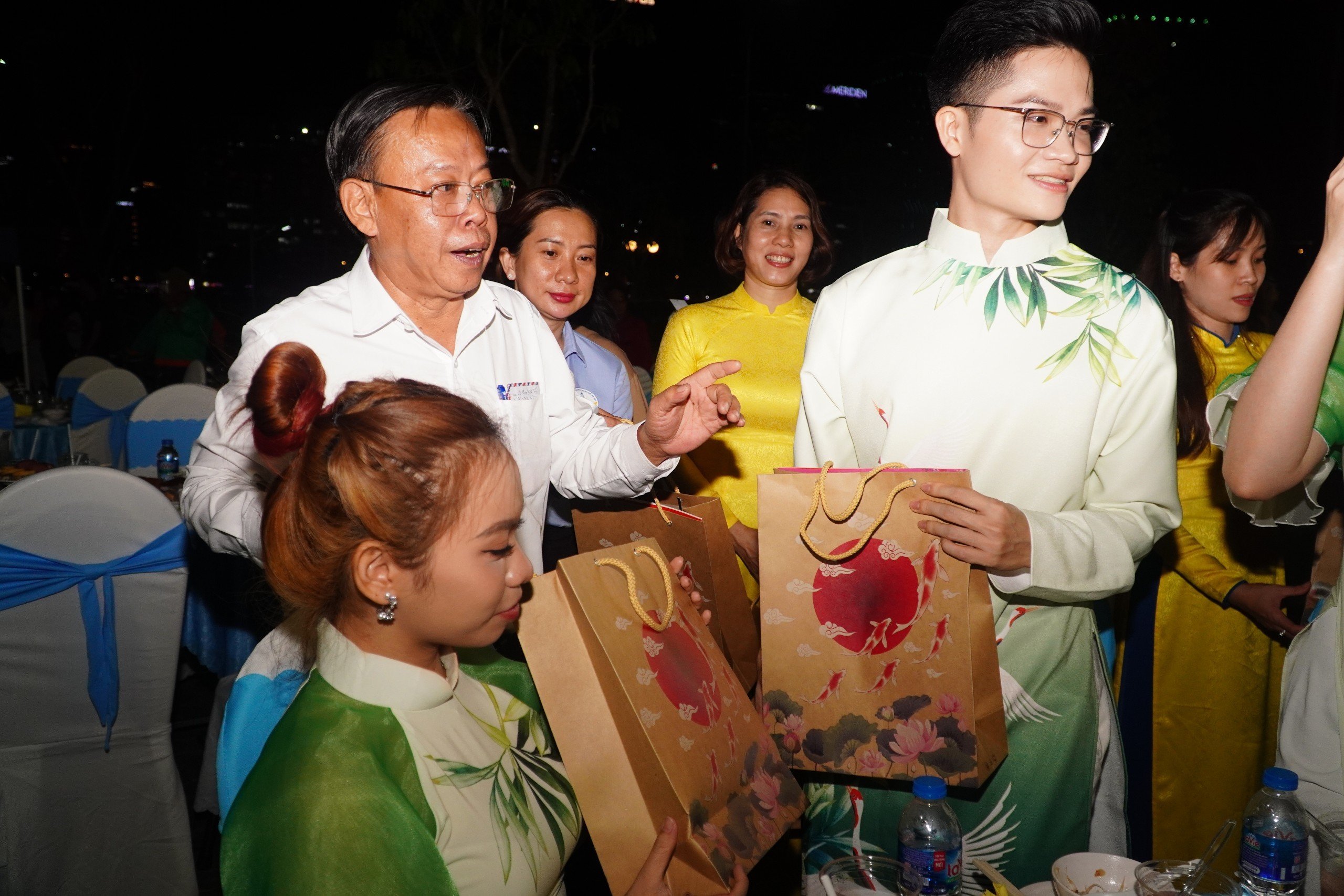 NSND Kim Xuân, NSƯT Hạnh Thúy, Hồ Ngọc Hà… tụ hội!- Ảnh 12.